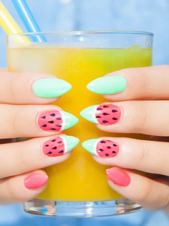 10 cosas que pasan cada vez que te haces la manicura en casa