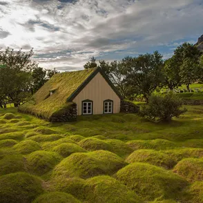 Más de 30 casas con tejados verdes que parecen sacadas de un cuento
