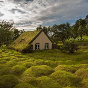 Más de 30 casas con tejados verdes que parecen sacadas de un cuento