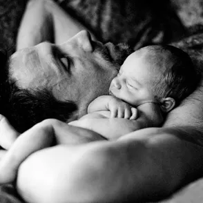 20 imágenes que prueban que la paternidad saca el lado más tierno de los hombres