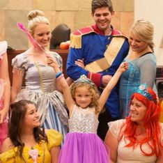 ¡Fue emocionante! Esta niña vivió un juicio de adopción mágico rodeada por todas las princesas Disney