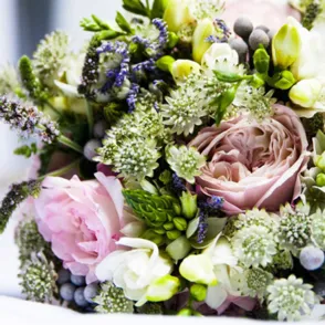 Regalar flores en las pedidas de mano: una bonita tradición