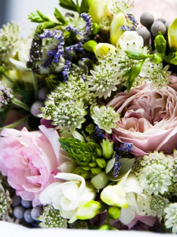 Regalar flores en las pedidas de mano: una bonita tradición