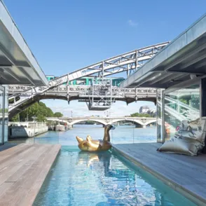 ¡El primer hotel flotante de París ya está abierto!