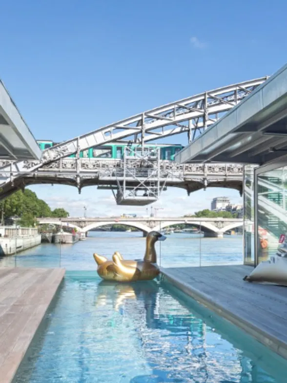 ¡El primer hotel flotante de París ya está abierto!