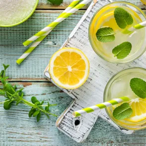 6 razones por las que debes beber un vaso de agua con limón al día
