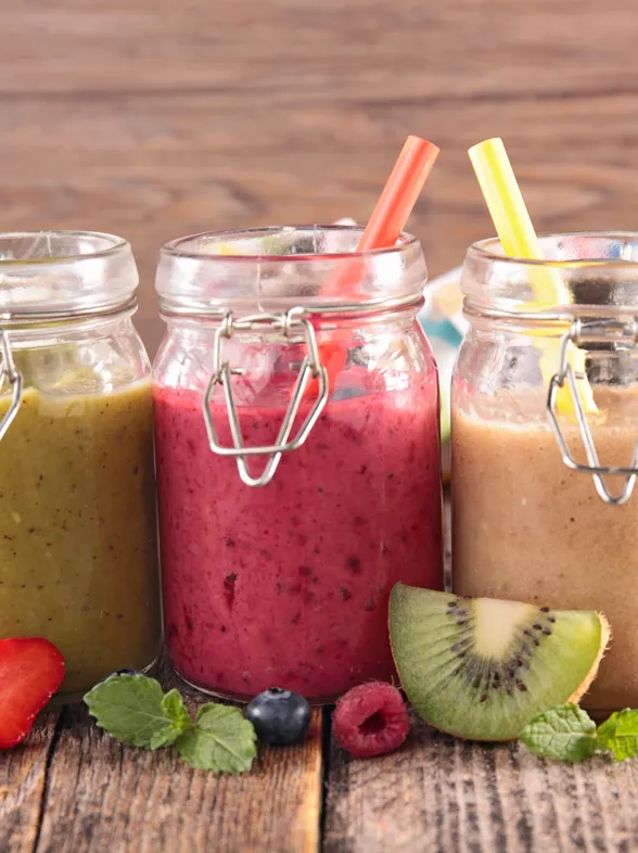 3 ideas de smoothies ligeros perfectos para combatir el calor
