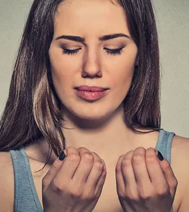 Passe longe destes 10 hábitos que prejudicam as unhas