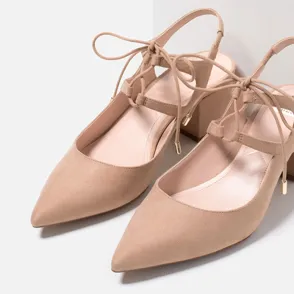 Los zapatos destalonados también vuelven a estar de moda