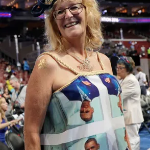 Un vestido pro Obama, peor look de la semana