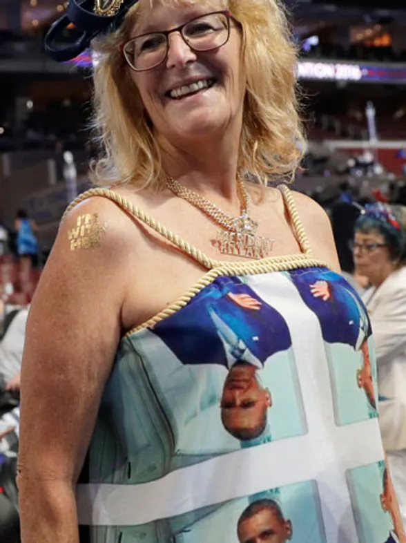 Un vestido pro Obama, peor look de la semana