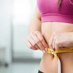 "Ab crack": el nuevo y peligroso reto corporal que triunfa en las redes