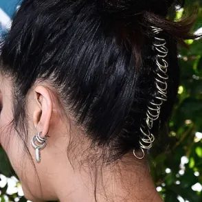 Hair Piercings: ahora los pendientes se llevan en el pelo
