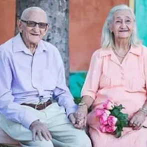 Amor eterno: esta pareja de ancianos celebra 65 años juntos con una adorable sesión de fotos