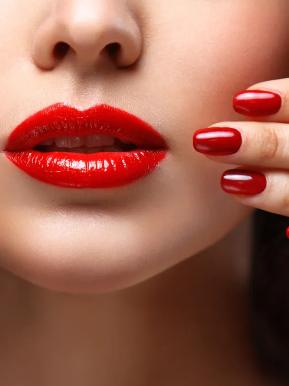 Manicura en láminas, diseños exclusivos sin dañar tus uñas