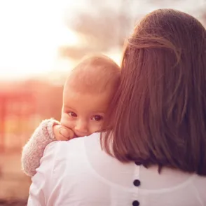 ¿Cómo fomentar el apego emocional en la familia?