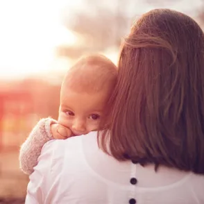 ¿Cómo fomentar el apego emocional en la familia?