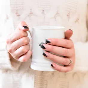 ¡Menos es más! Hazte con la manicura minimalista