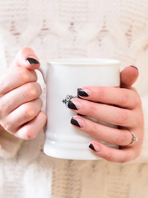 ¡Menos es más! Hazte con la manicura minimalista