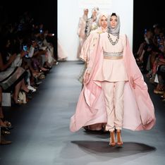 Le Hijab a-t-il vraiment sa place sur le podium de la fashion week ? (Photos)