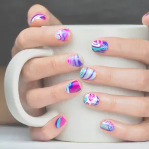 Qué son las water marble nails y cómo hacerte con ellas