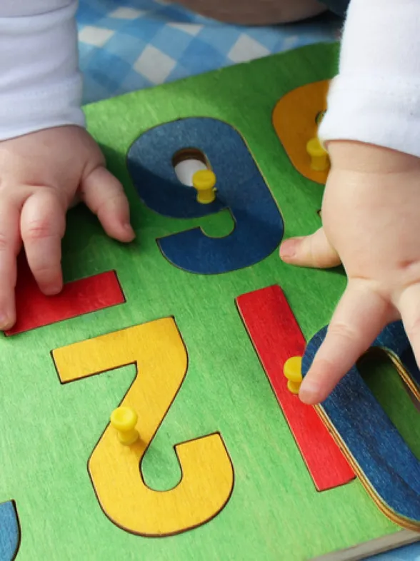 ¿Cuáles son los beneficios del juego en los bebés?