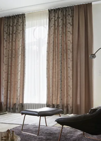 Gouden en kasjmieren weerspiegelingen voor een warme en trendy decoratie