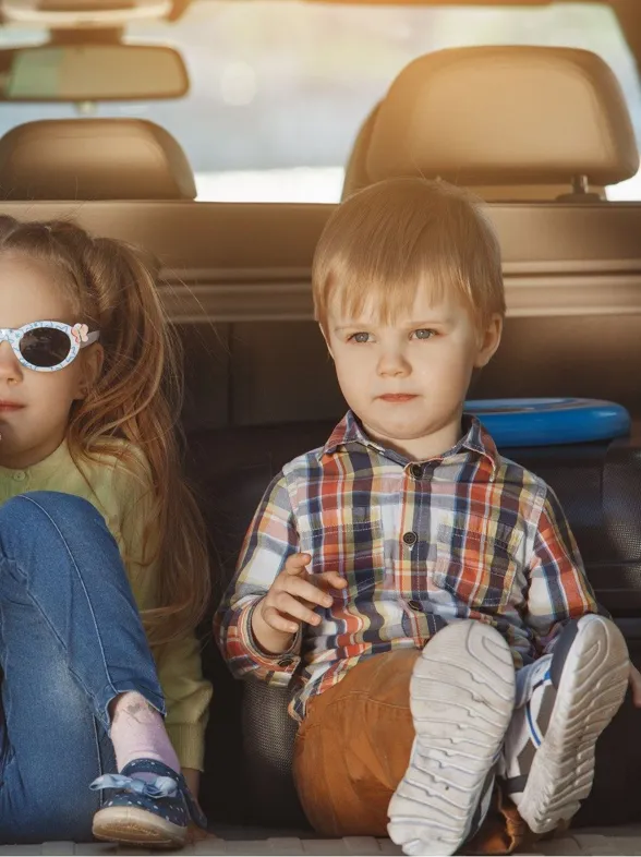8 consejos para viajar seguros en coche con niños
