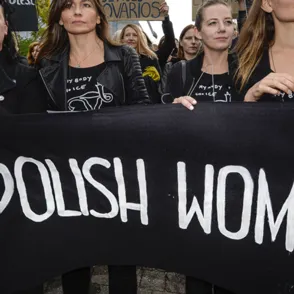 #Blackprotest: Polonia se echa a la calle para evitar la prohibición del aborto