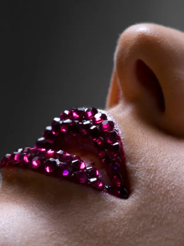¿Convertirías tus labios en una joya?