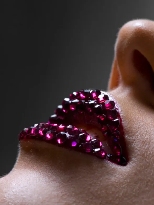 ¿Convertirías tus labios en una joya?