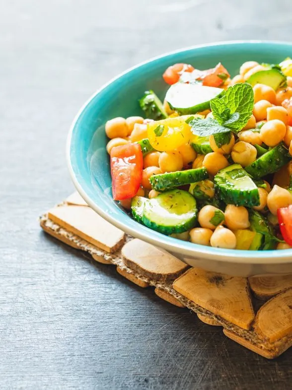 Ensalada de garbanzos: la receta más fácil y completa para disfrutarla como plato principal