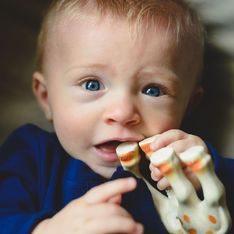 7 Anzeichen, die dir verraten, dass Babys erster Zahn bald kommt