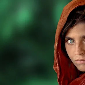 ¿La recuerdas? La icónica niña de ‘National Geographic’ ha sido arrestada en Pakistán