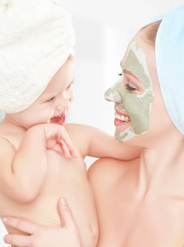 ¿Acabas de ser mamá? Productos de belleza imprescindibles en tu neceser post parto