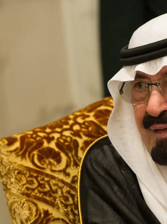 Embajador saudí: "¿Dejar de bombardear Yemen? Es como si me preguntas si dejaría de pegar a mi mujer"