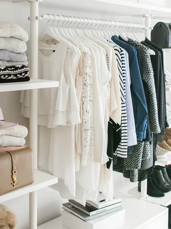 Como e por que montar um guarda-roupa cápsula?