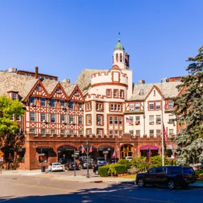 Descubre las ciudades y los pueblos más ricos de EEUU