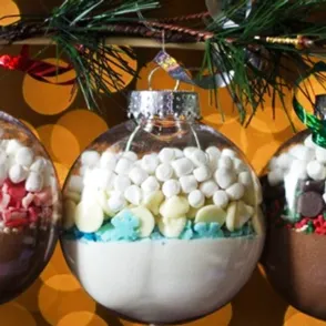 Un delicioso adorno navideño relleno de chocolate, ¿lo utilizarías?