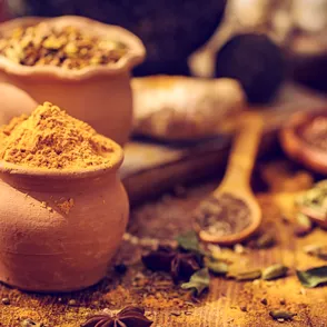 ¡Deja que el amarillo inunde tu cocina y prueba estas recetas con cúrcuma!