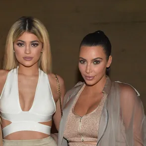 La increíble evolución facial de las hermanas Kardashian, ¿alguien dijo cirugía?