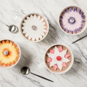 ¡Nueva tendencia en Instagram! Flores de nube para decorar tu chocolate caliente
