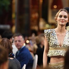 Lily-Rose Depp, radieuse, défile pour la première fois pour Chanel (Photos)