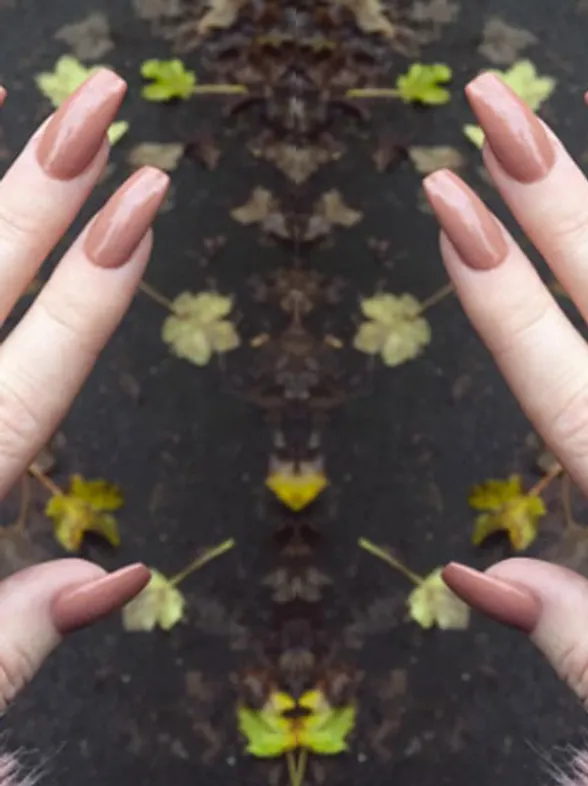 This Blogger Showed Us The Reality Of Acrylic-nail Addiction and It Looks Painful AF