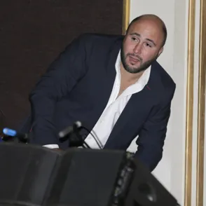 Kiko deja plantado a los Pantoja y elige a los Rivera