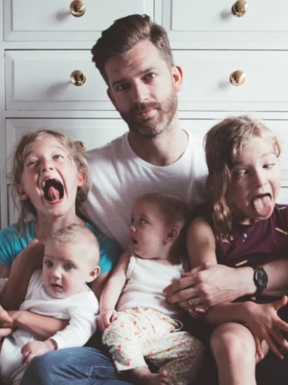 Tener hijos no siempre es fácil... y este padre lo demuestra en sus divertidas fotos de Instagram