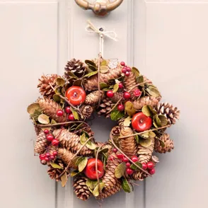 Adornos navideños con piñas: las mejores ideas para decorar tu casa de la forma más original