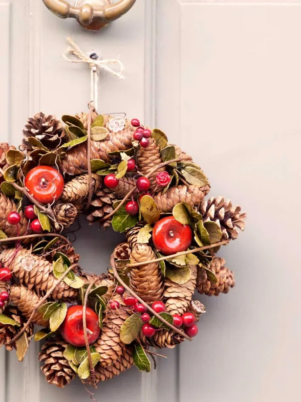 Adornos navideños con piñas: ideas para decorar tu casa de la forma más original