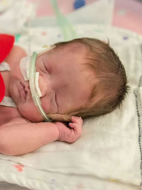 Este hospital vistió a los bebés prematuros de superhéroes para animar a sus padres