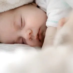 Horas de sueño del bebé: ¿cuándo dormirá de un tirón?